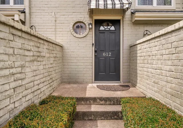 Listing Photo 4 - Condo for sale in building located at 612 Fargo St, Houston, TX 77006 - Unit #612