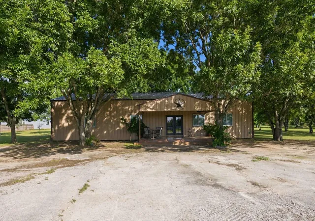 Homes for sale in Needville, TX | 9318 E Creek Bend Dr, Needville, TX 77461 | MLS# 86988555