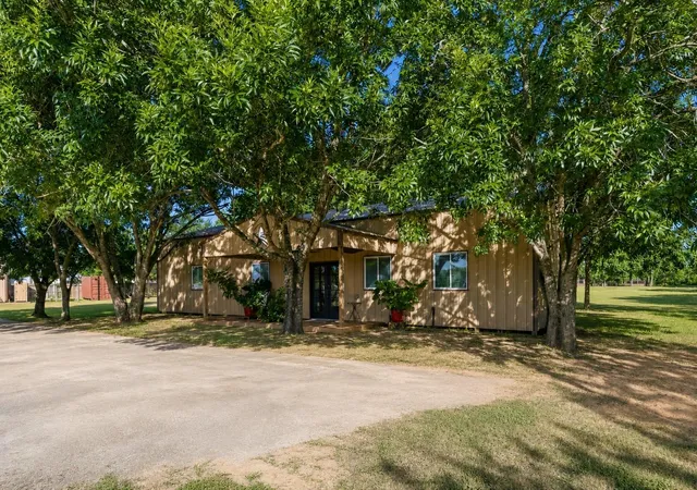 Homes for sale in Needville, TX | 9318 E Creek Bend Dr, Needville, TX 77461 | MLS# 86988555