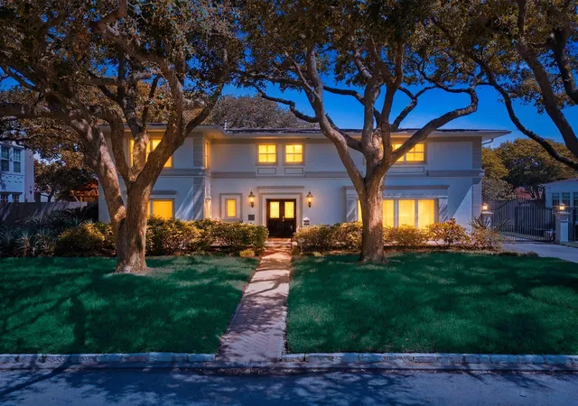 Photo 2 of Sale Pending at 4814 Denver Dr, Galveston, TX 77551 | MLS# 91987655 | Listing updated on 2026-09-15