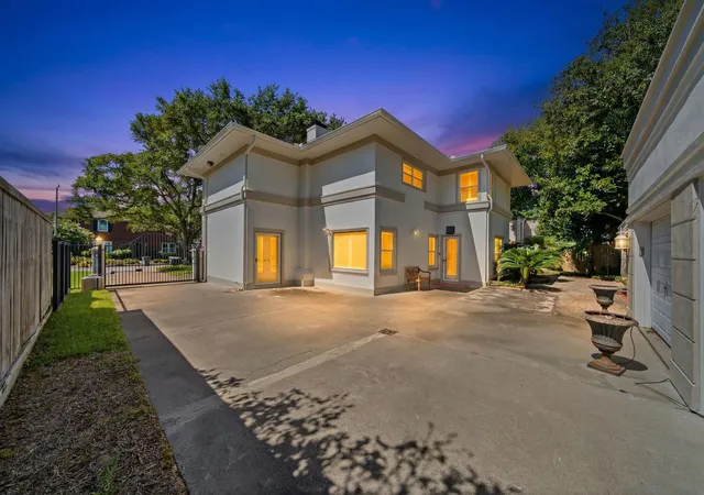 Photo 3 of Sale Pending at 4814 Denver Dr, Galveston, TX 77551 | MLS# 91987655 | Listing updated on 2026-09-15