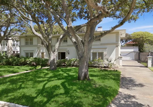 Photo 3 of Sale Pending at 4814 Denver Dr, Galveston, TX 77551 | MLS# 91987655 | Listing updated on 2026-09-15