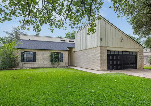 1st image of 3803 Old Oaks Dr, Bryan, TX 77802 | MLS# 75826336