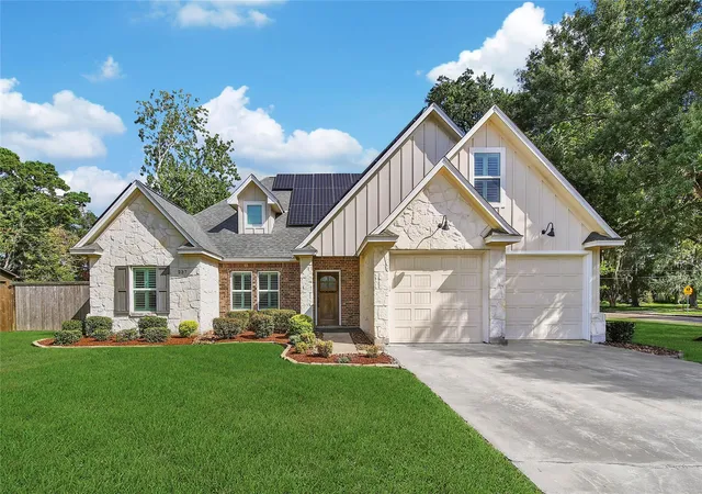 Photo 1 of Sale Pending at 237 Any Way St, Lake Jackson, TX 77566 | MLS# 9203594 | Listing updated on 2026-09-20