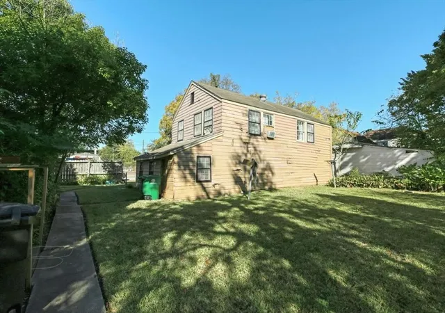 19th image of 2001 Binz St, Houston, TX 77004 | MLS# 50868051