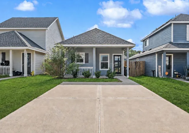 Photo 1 of Single family home for sale at 9903 Opal Stone Way, Conroe, TX 77306 | MLS# 28987305 | Listing updated on 2026-08-28