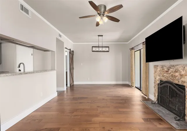 3rd image of 18809 Egret Bay Blvd #214, Houston, TX 77058 | MLS# 95313924