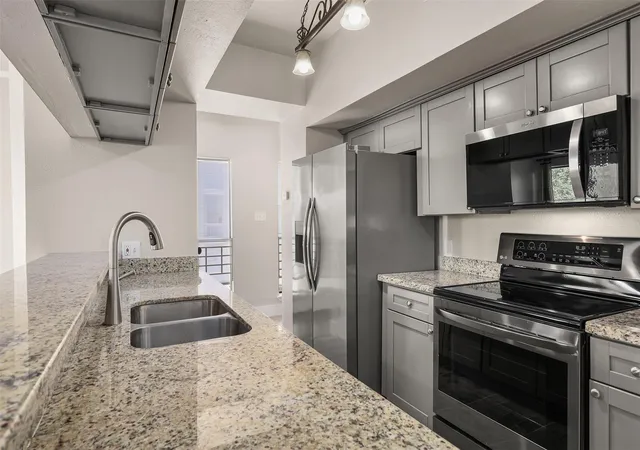 5th image of 18809 Egret Bay Blvd #214, Houston, TX 77058 | MLS# 95313924