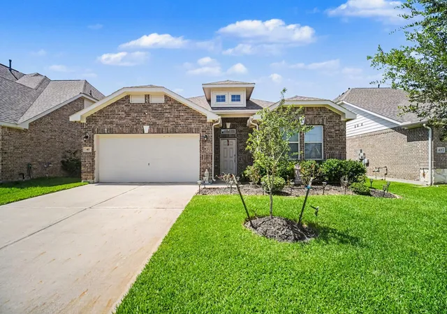 Photo 2 of Single family home for sale at 411 Asiatic Black Bear Way, Crosby, TX 77532 | MLS# 48673683 | Listing updated on 2026-10-07