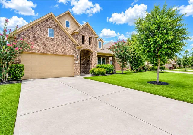 Photo 2 of Single family home for sale at 24511 Stratton Crk Dr, Spring, TX 77373 | MLS# 35250600 | Listing updated on 2026-09-22