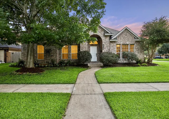 Single family home for sale at 8802 Robindell Dr, Houston, TX 77074 | MLS# 82286403