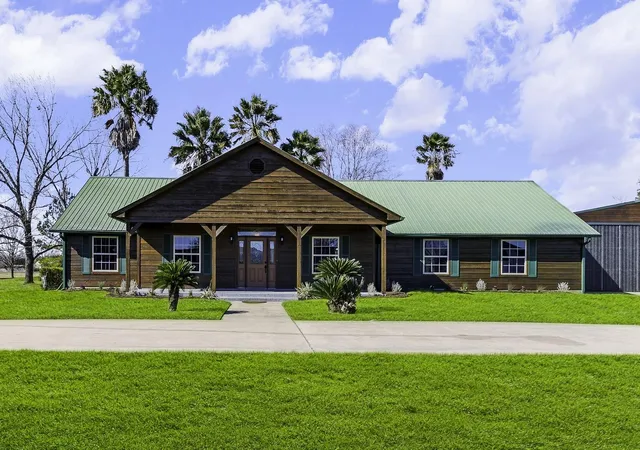 Photo 3 of Single family home for sale at 165 Taxiway Dr, Livingston, TX 77351 | MLS# 95705609 | Listing updated on 2026-09-03