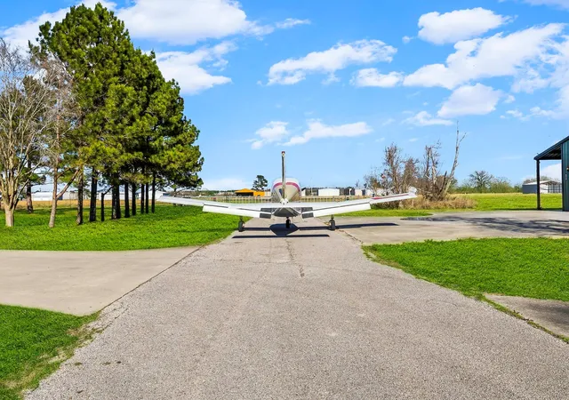 Photo 4 of Single family home for sale at 165 Taxiway Dr, Livingston, TX 77351 | MLS# 95705609 | Listing updated on 2026-09-03