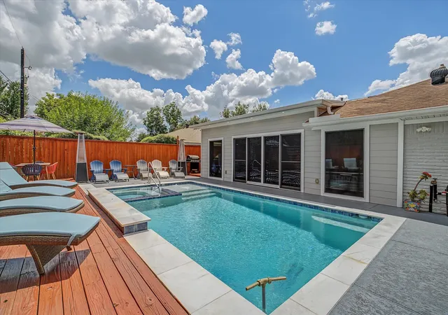 Photo 1 of Sale Pending at 1818 Locksford St, Houston, TX 77008 | MLS# 28834404 | Listing updated on 2026-09-08