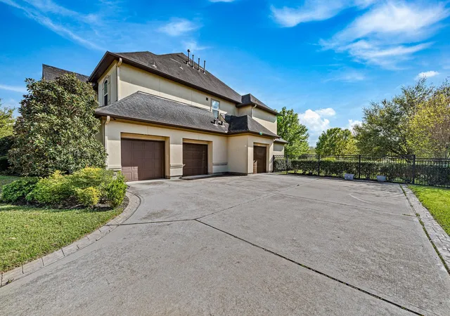 Photo 3 of Single family home for sale at 17515 W Bremonds Bnd Ct, Cypress, TX 77433 | MLS# 93461947 | Listing updated on 2026-09-07