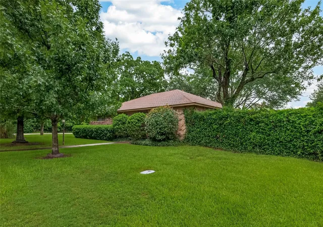Photo 2 of Sale Pending at 605 Julie Ln, Highlands, TX 77562 | MLS# 51803686 | Listing updated on 2026-10-04