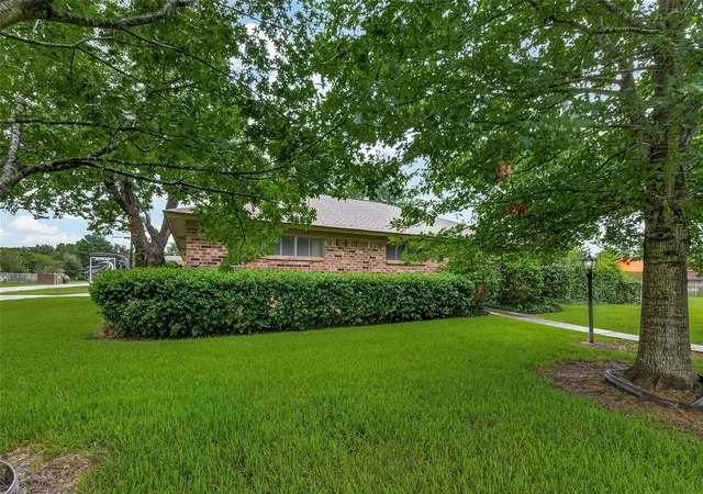 Photo 3 of Sale Pending at 605 Julie Ln, Highlands, TX 77562 | MLS# 51803686 | Listing updated on 2026-10-04