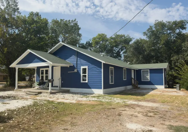 Photo 1 of Single family home for sale at 711 Jefferson St, Teague, TX 75860 | MLS# 15126739 | Listing updated on 2026-08-27
