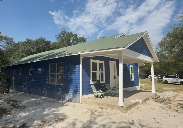 Photo 2 of Single family home for sale at 711 Jefferson St, Teague, TX 75860 | MLS# 15126739 | Listing updated on 2026-08-27