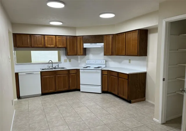 Photo 3 of Sale Pending at 21310 Bridgepoint Ln, Spring, TX 77388 | MLS# 25271733 | Listing updated on 2026-09-15