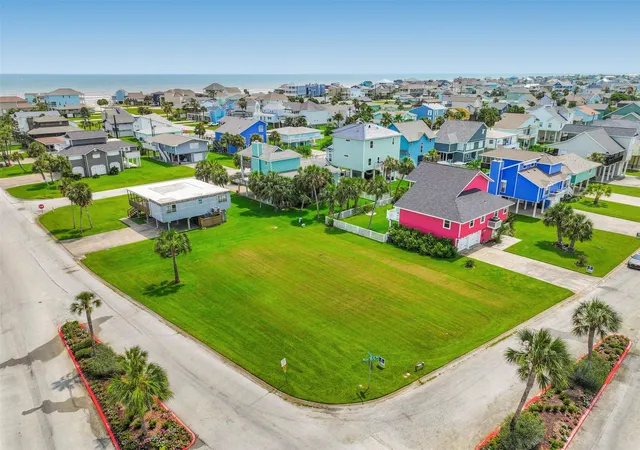 Photo 4 of Land for sale at 13703 Pirates Beach Blvd, Galveston, TX 77554 | MLS# 62684852 | Listing updated on 2026-08-31