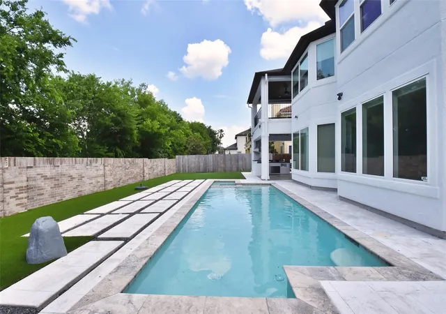 Photo 1 of Sale Pending at 2014 Split Branch Ct, Houston, TX 77077 | MLS# 29174463 | Listing updated on 2026-09-10