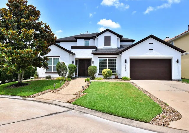 Photo 3 of Sale Pending at 2014 Split Branch Ct, Houston, TX 77077 | MLS# 29174463 | Listing updated on 2026-09-10