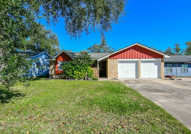 2nd image of 129 Cannon St, Clute, TX 77531 | MLS# 64870036