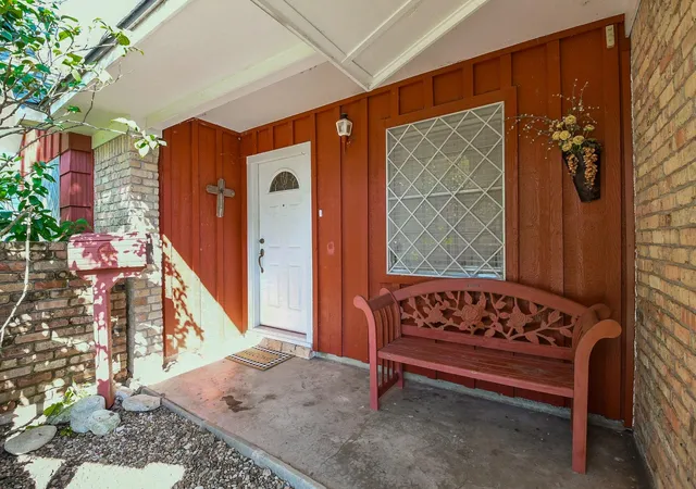 4th image of 129 Cannon St, Clute, TX 77531 | MLS# 64870036