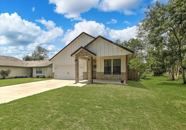 Photo 1 of Single family home for sale at 502 S Carroll St, La Porte, TX 77571 | MLS# 6146700 | Listing updated on 2026-09-12