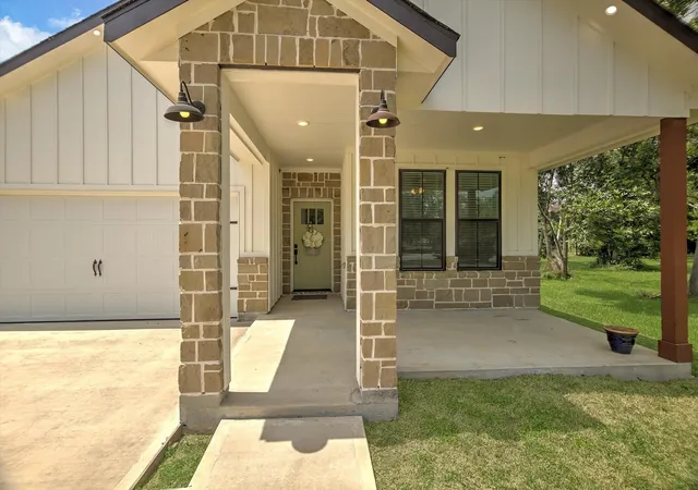 Photo 2 of Single family home for sale at 502 S Carroll St, La Porte, TX 77571 | MLS# 6146700 | Listing updated on 2026-09-12