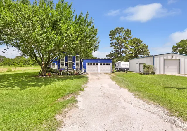 Photo 1 of Single family home for sale at 275 Commerce Ln, Highlands, TX 77562 | MLS# 46991725 | Listing updated on 2026-10-05