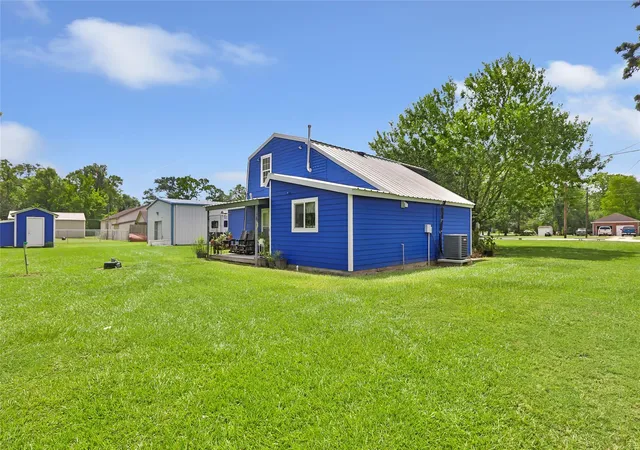Photo 4 of Single family home for sale at 275 Commerce Ln, Highlands, TX 77562 | MLS# 46991725 | Listing updated on 2026-10-05