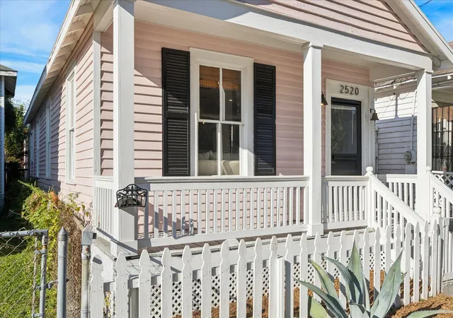 Photo 3 of Single family home for sale at 2520 Ave L, Galveston, TX 77550 | MLS# 66494927 | Listing updated on 2026-09-07