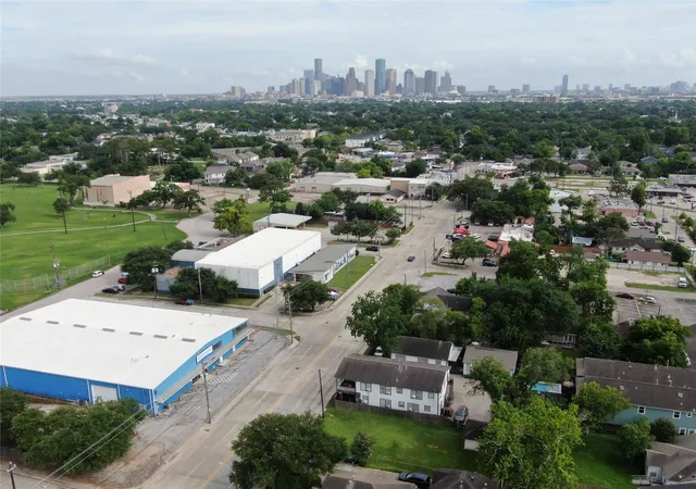 Photo 2 of Land for sale at 1611 Airline Dr, Houston, TX 77009 | MLS# 85745477 | Listing updated on 2026-09-09