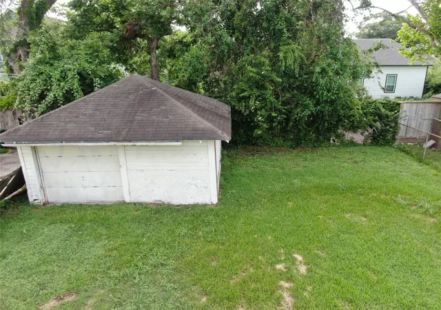 Photo 3 of Land for sale at 1611 Airline Dr, Houston, TX 77009 | MLS# 85745477 | Listing updated on 2026-09-09