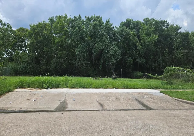 1st image of 200 Avenue L, Baytown, TX 77520 | MLS# 62468185