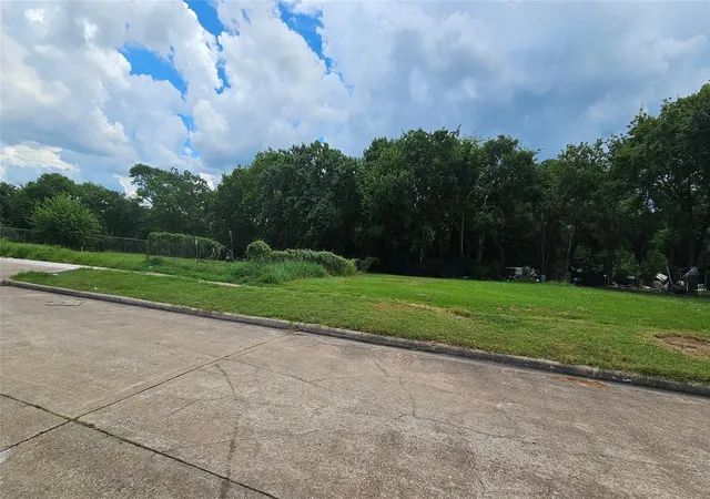 4th image of 200 Avenue L, Baytown, TX 77520 | MLS# 62468185