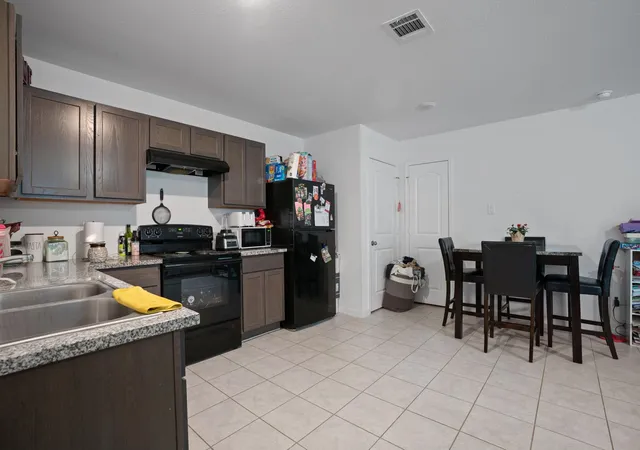 4th image of 28612 Rantoul Ct, Huntsville, TX 77320 | MLS# 55035195