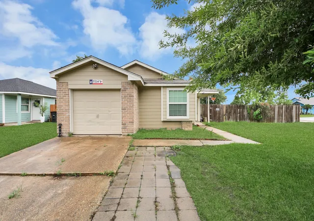 Homes for sale in Houston, TX | 5534 Ambern Dr, Houston, TX 77053 | MLS# 52358873