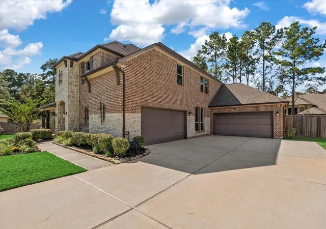 2nd image of 207 Ladner Ct, Willis, TX 77318 | MLS# 86611018