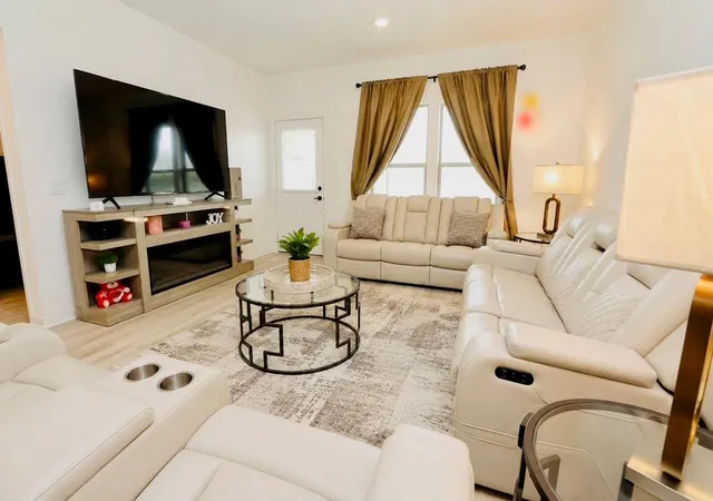 Photo 3 of Single family home for sale at 14463 Cedar Ledge Ln, Conroe, TX 77302 | MLS# 38919758 | Listing updated on 2026-08-03