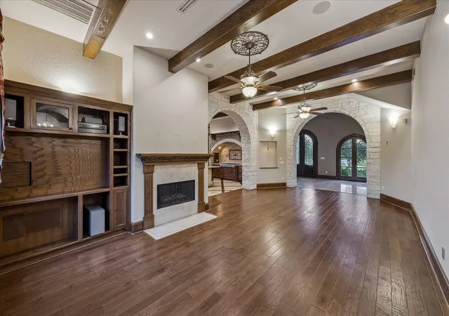 Photo 3 of Single family home for sale at 4 Steven Luke Ln, Friendswood, TX 77546 | MLS# 65277920 | Listing updated on 2026-04-22