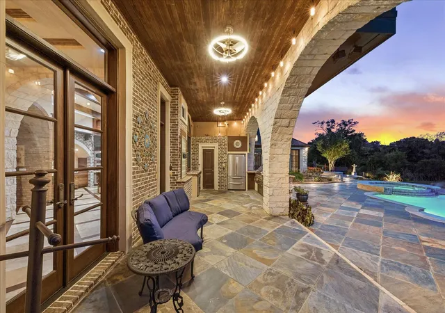 Photo 4 of Single family home for sale at 4 Steven Luke Ln, Friendswood, TX 77546 | MLS# 65277920 | Listing updated on 2026-04-22