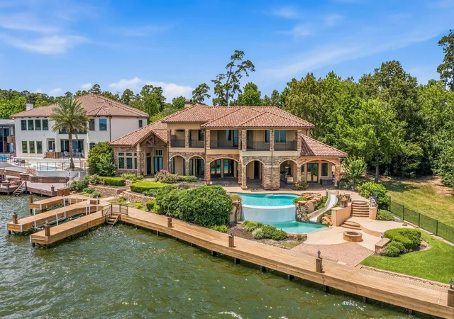 Photo 2 of Mansion for sale at 206 Bentwater Bay Dr, Montgomery, TX 77356 | MLS# 39473759 | Listing updated on 2026-08-15