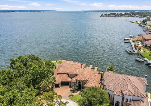 Photo 3 of Mansion for sale at 206 Bentwater Bay Dr, Montgomery, TX 77356 | MLS# 39473759 | Listing updated on 2026-08-15