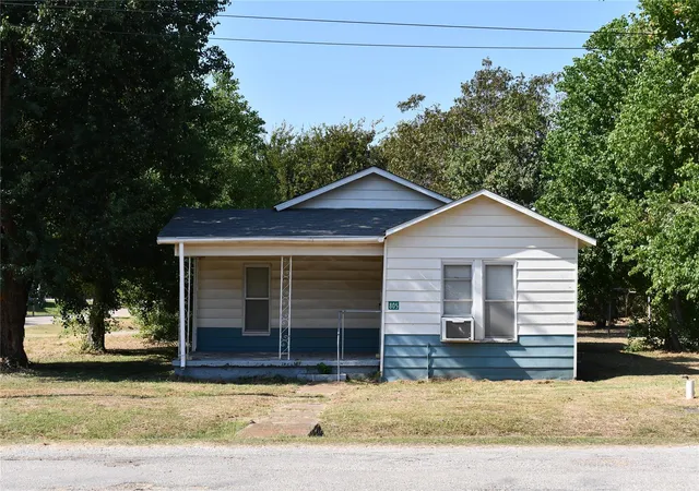 Homes for sale in Lexington, TX | 805 Caldwell St, Lexington, TX 78947 | MLS# 52646681