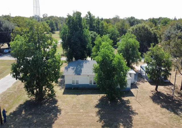 Homes for sale in Lexington, TX | 805 Caldwell St, Lexington, TX 78947 | MLS# 52646681