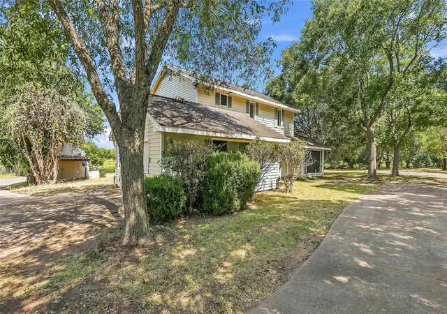 Photo 3 of Single family home for sale at 3447 Azalea St, Brenham, TX 77833 | MLS# 35009915 | Listing updated on 2026-09-10