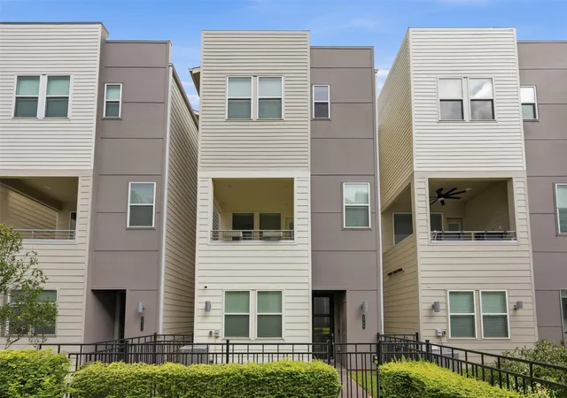 1st image of 2709 Clinton Dr, Houston, TX 77020 | MLS# 49731237